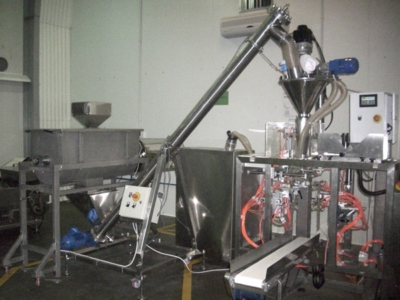 32. Linia mieszająco-pakująca do odżywek dla sportowców | Mixing and packaging line for sports nutrition